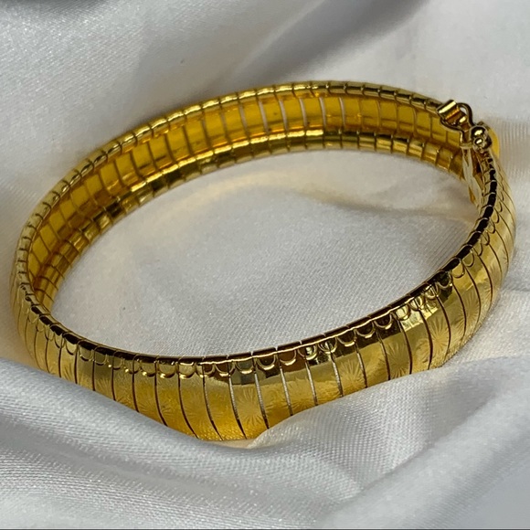 18KT Yellow Gold Over Sterling Silver Patterned Omega Bangle Bracelet 7.25” - Picture 6 of 17